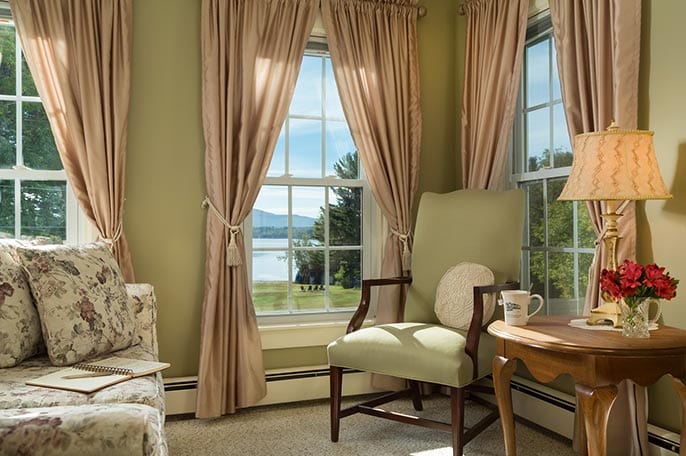 Views of the lake, perfect room for Romantic getaways in New Hampshire